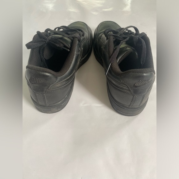 Nike Black Sneakers - Picture 2 of 4